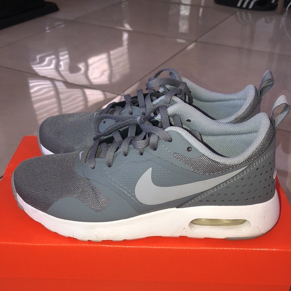Grey Nike Thea Air Max Womens size 6 - Picture 2 of 2